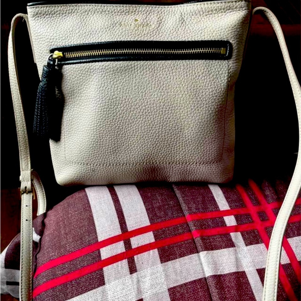 Kate Spade Crossbody Taupe/Black Tassel Zip Like New